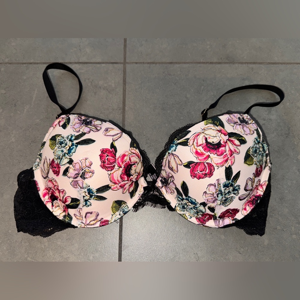 Victoria Secret Very Sexy Rose Embroidered Push Up Bra Size 34C NWOT